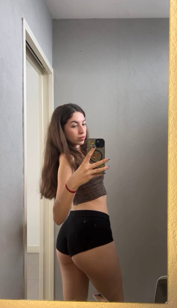 Amber in her underwear in Jeddah