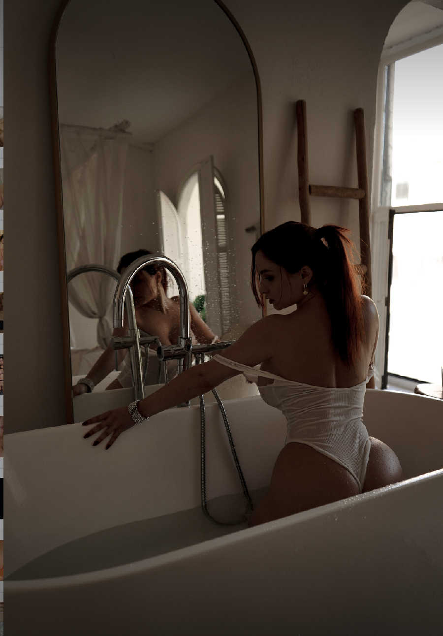 A playful frame from Miranda Faith nude — online in Jeddah