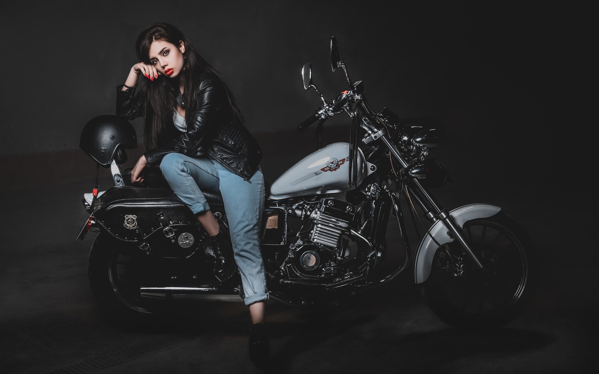 Biker girls: style and drive in Jeddah