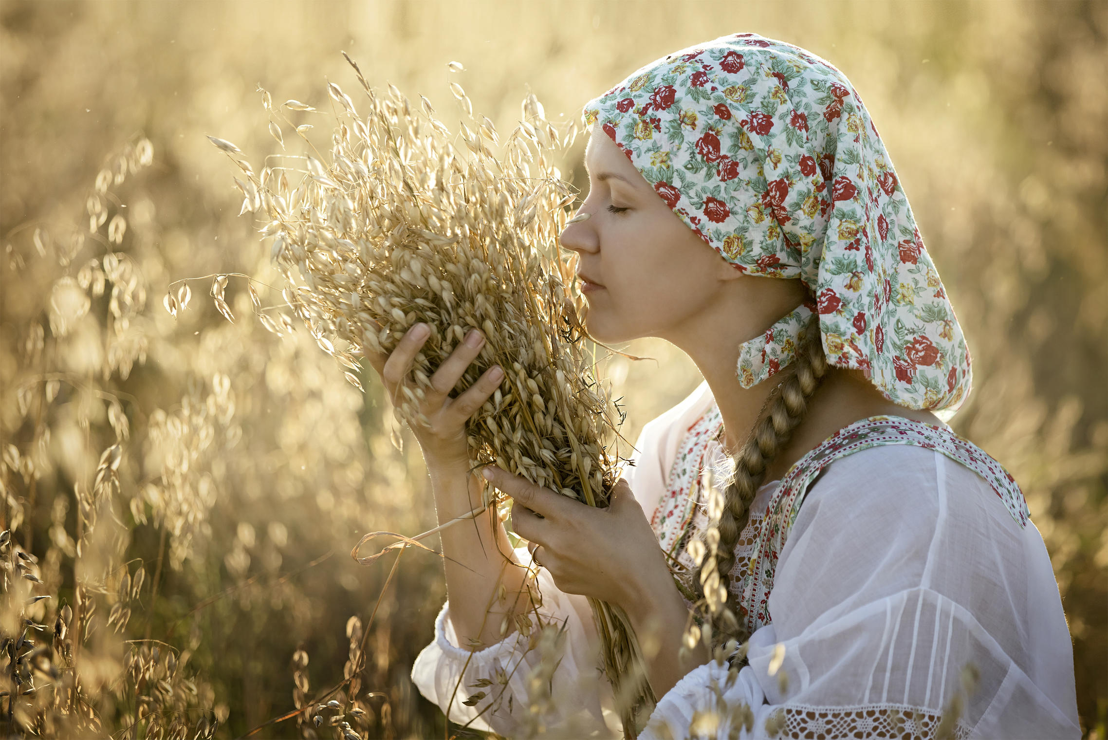 Photo Women in Slavic costumes in Jeddah