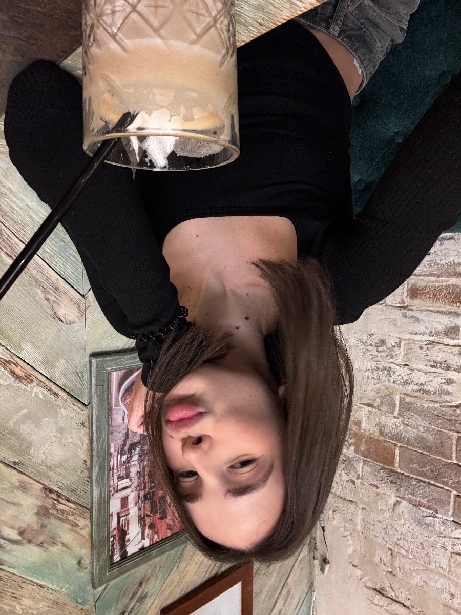 Fresh photos, fresh mood — Tina online in Jeddah